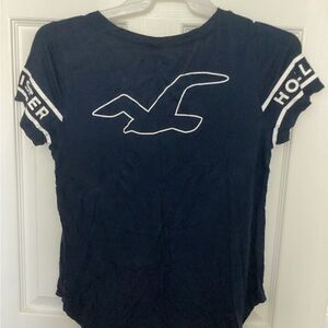 Hollister Women's Navy Blue Graphic Tee, size Medium